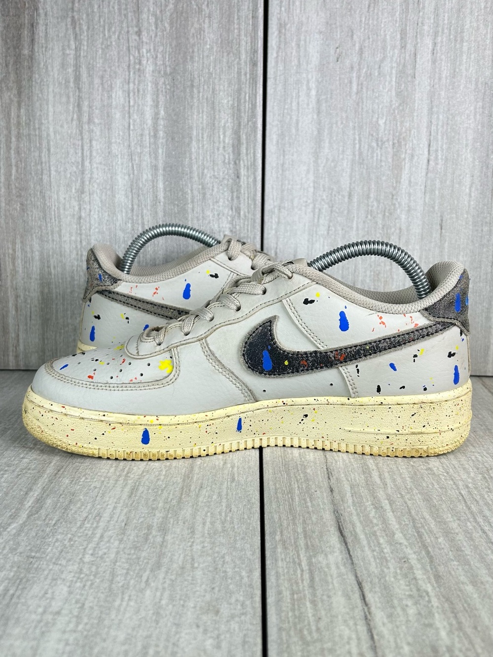 Nike Air Force 1 One LV8 Taupe Paint Splatter Sneaker Shoes Womens Size 8.5 7Y - Picture 5 of 11